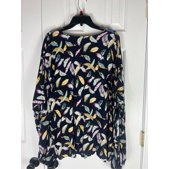 Umgee Womens Feather Blouse Size M/L - Picture 3 of 4